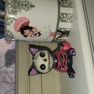 Cute cat mini sculpture